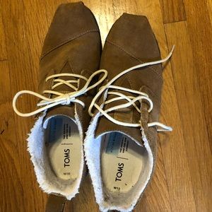Women’s Toms leather shoes size 10